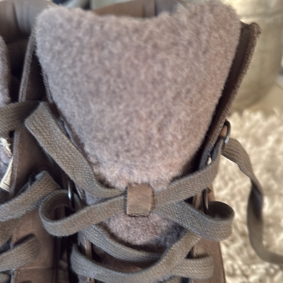 Uggs women platform Sz7 green khaki - Picture 5 of 7